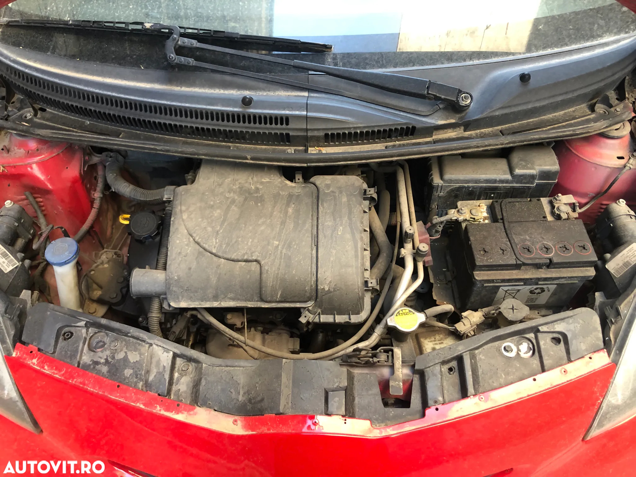 Dezmembrez Toyota Aygo rosu 1.0 benzina 2006 - 6