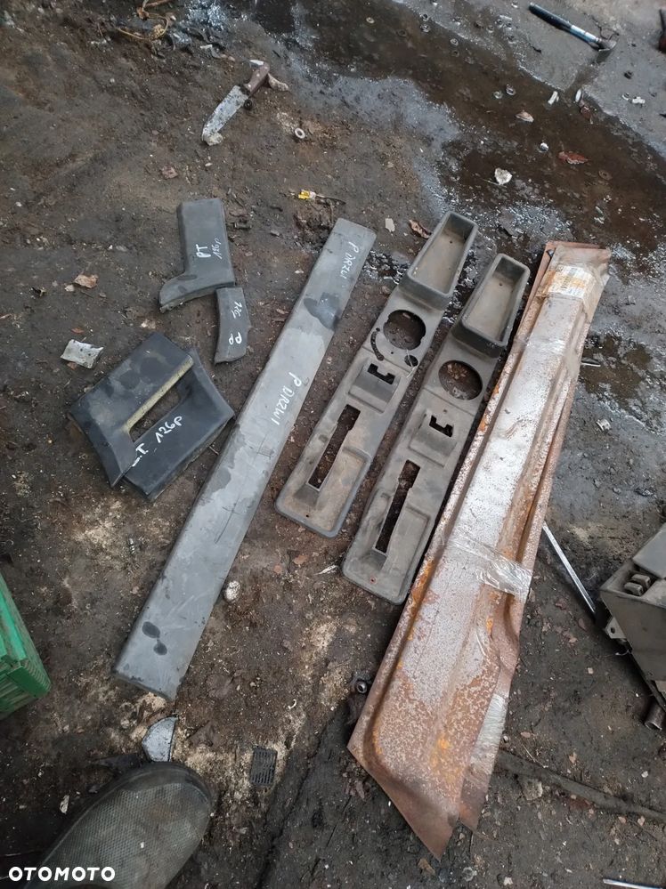 FIAT 126 maluch 126p listwa drzwi błotnika tunel środkowy - 1