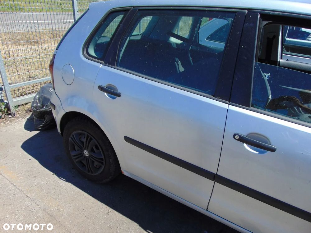 DRZWI PRAWE TYŁ TYLNE VW POLO 9N2 LIFT LA7W - 1