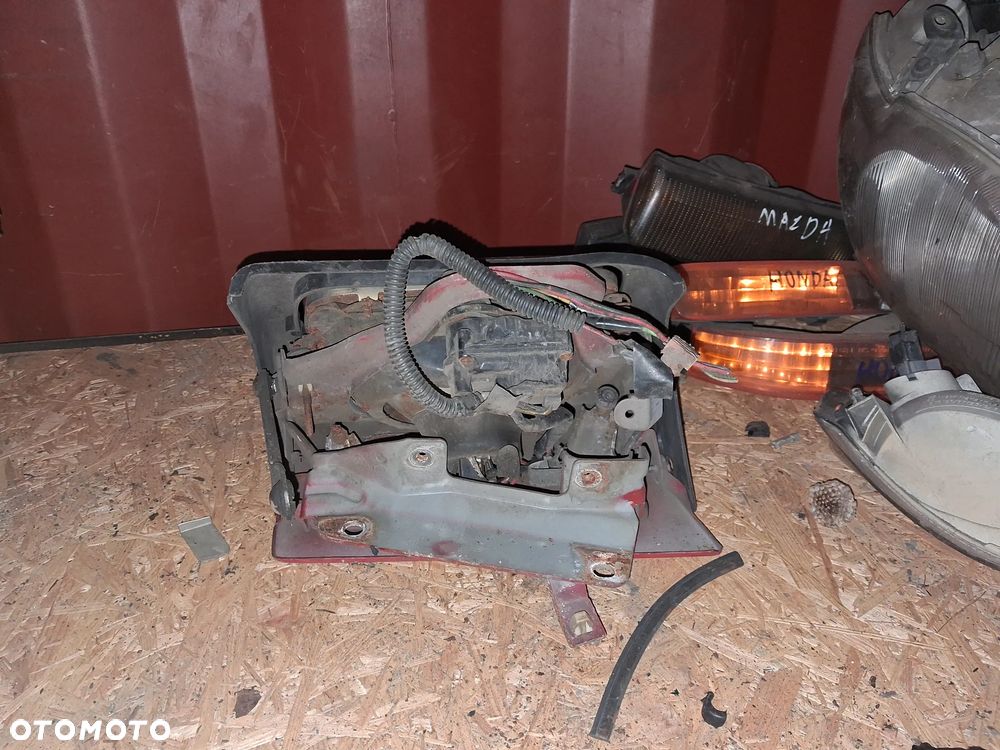Reflektor LAMPA PRZÓD LEWY LEWA MAZDA 323F - 3