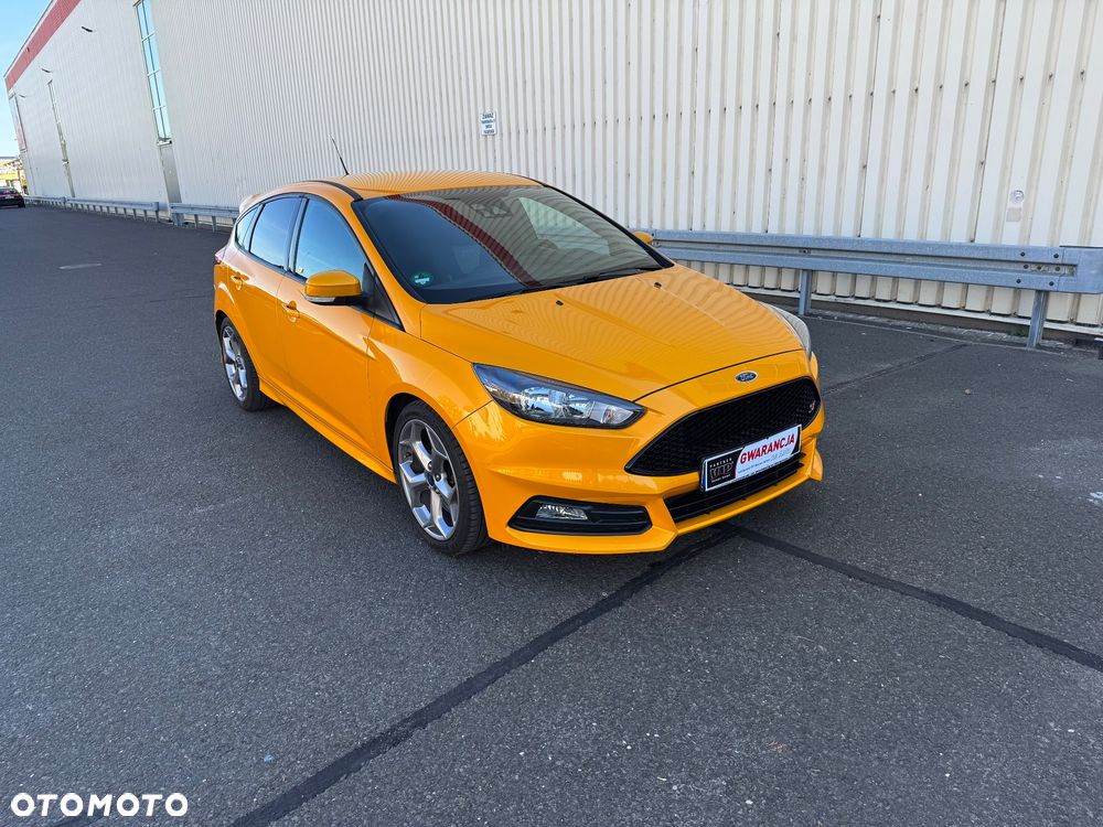 Ford Focus ST - 11