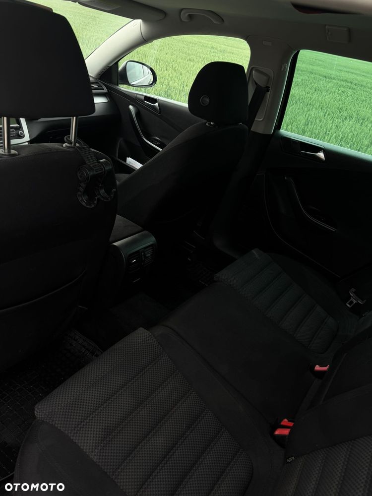 Volkswagen Passat - 17