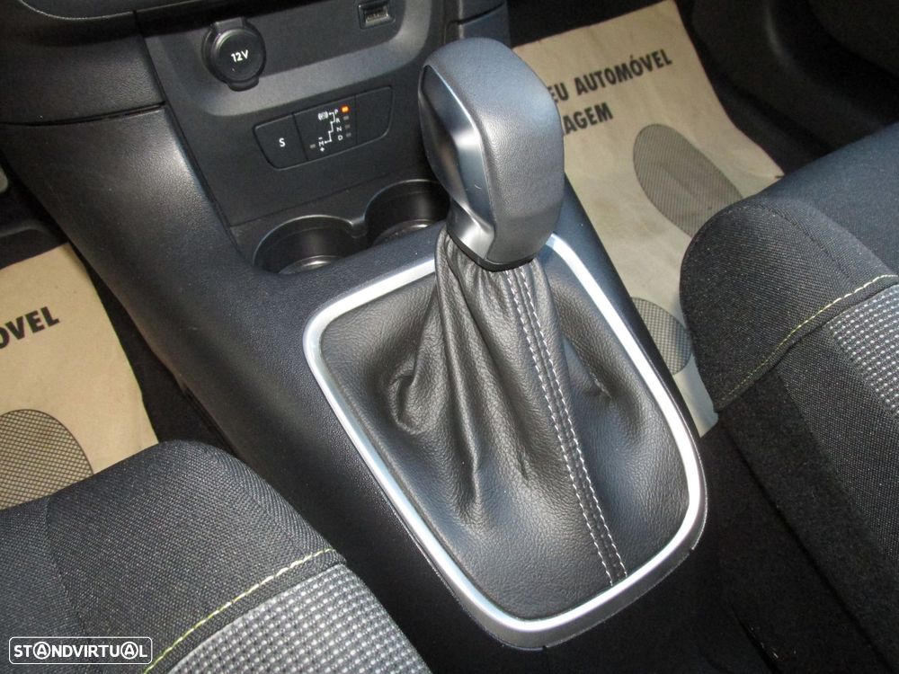 Citroën C3 1.2 PureTech Max EAT6 - 2