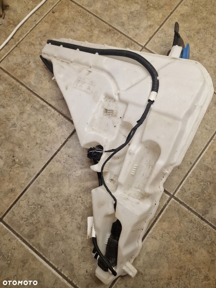 zbiornik spryskiwaczy pompka audi q8 4m0955452 - 2