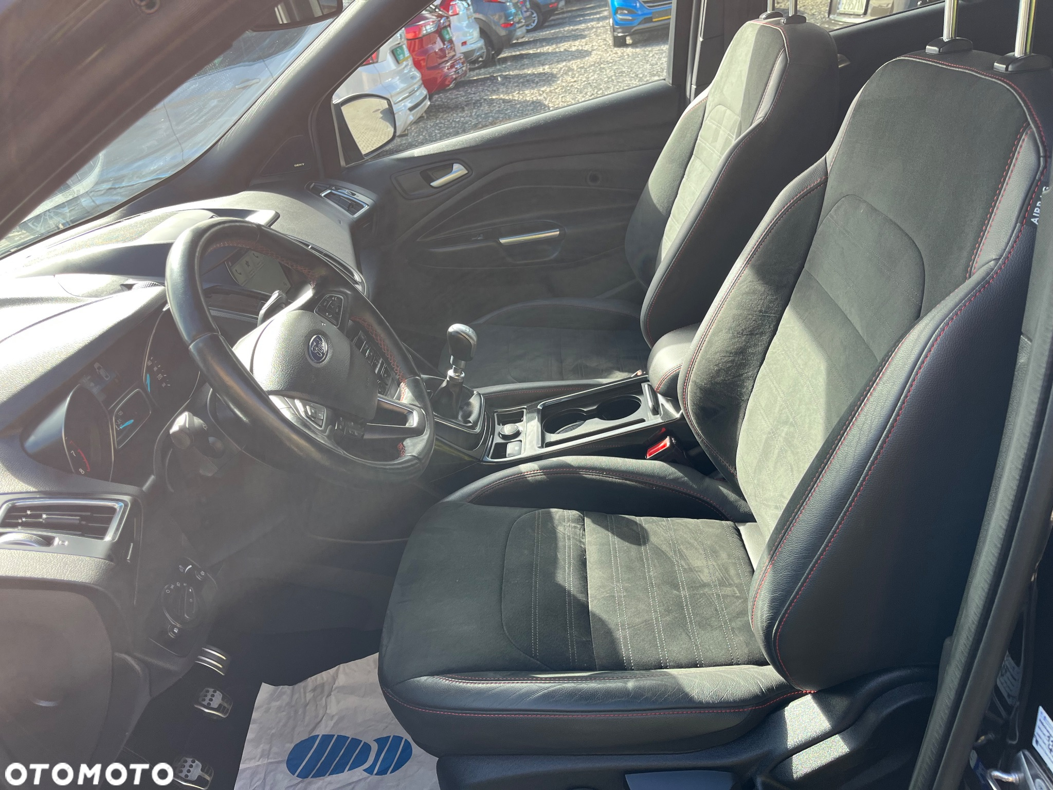 Ford Kuga 1.5 EcoBoost 2x4 ST-Line - 5