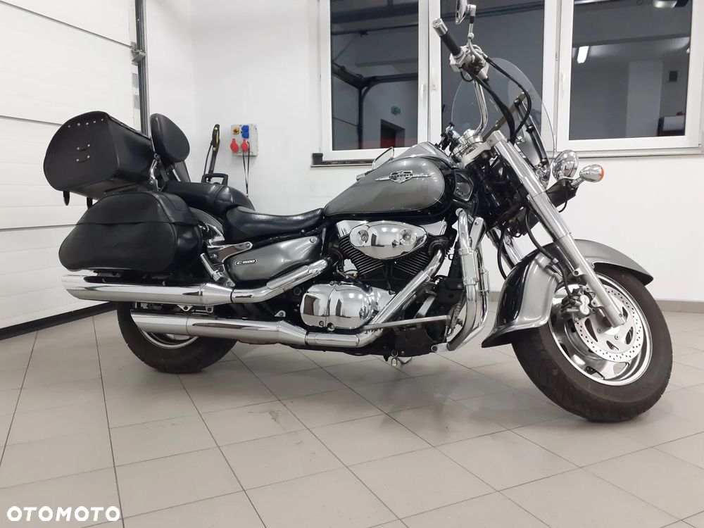 Suzuki Intruder - 1