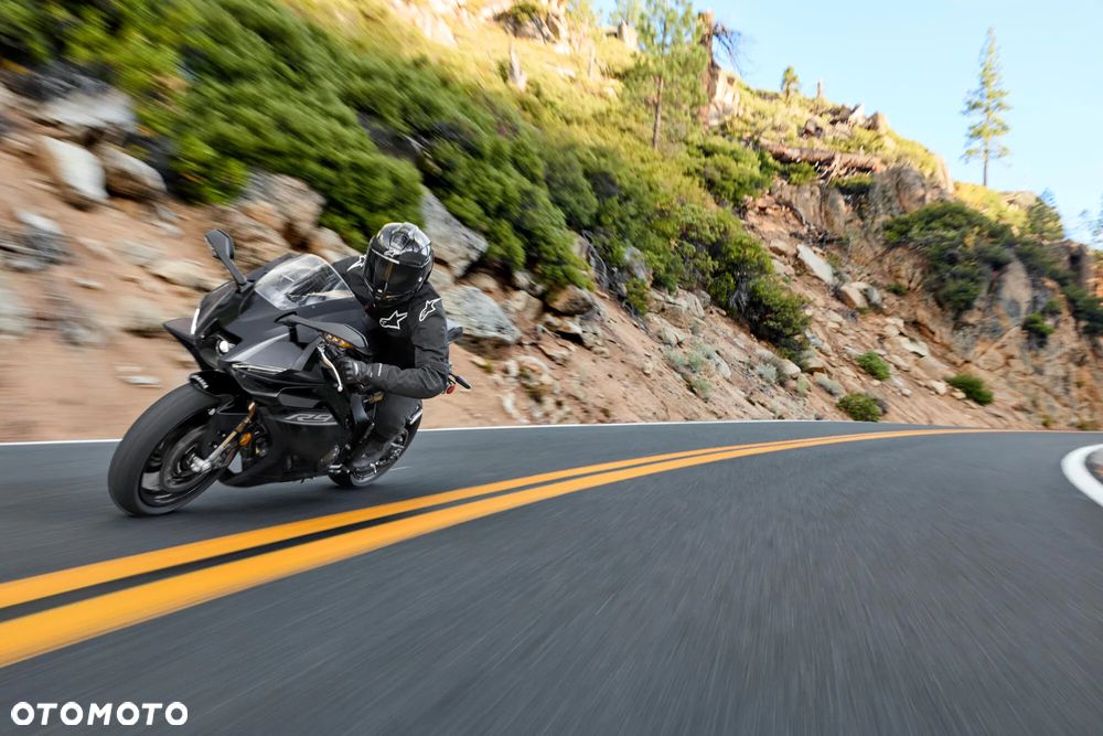 Yamaha R9 - 6