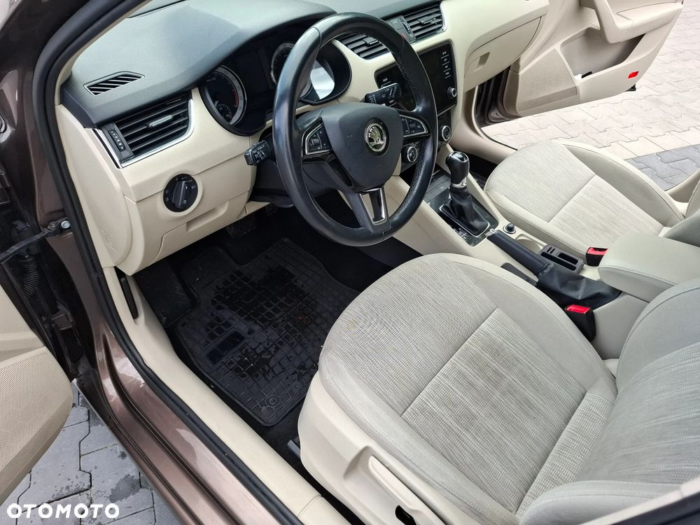 Skoda Octavia 1.6 TDI Ambition DSG - 8