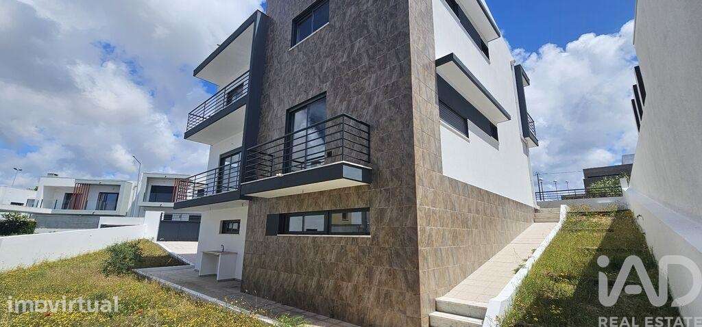 Moradia T5 em Laranjeiro e Feijó de 180 m2 - Grande imagem: 2/32