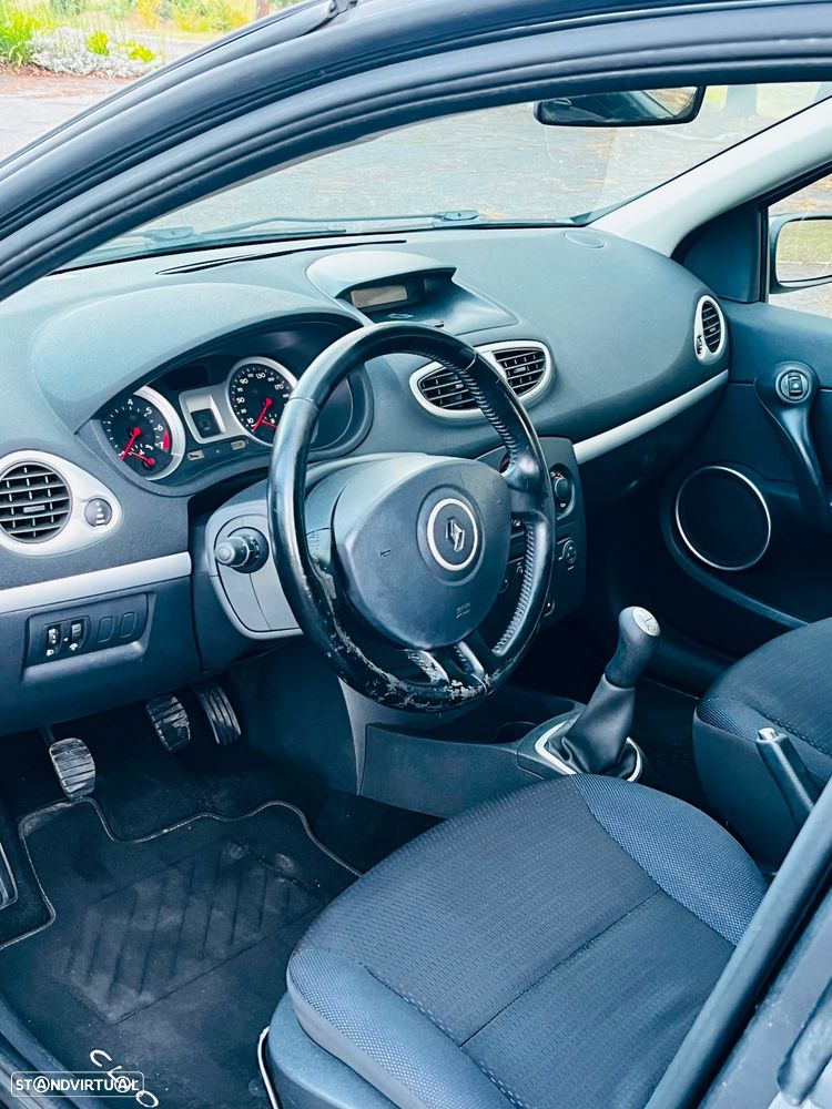 Renault Clio Sport Tourer - 8