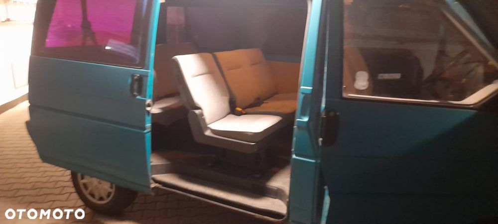 Volkswagen Transporter - 2