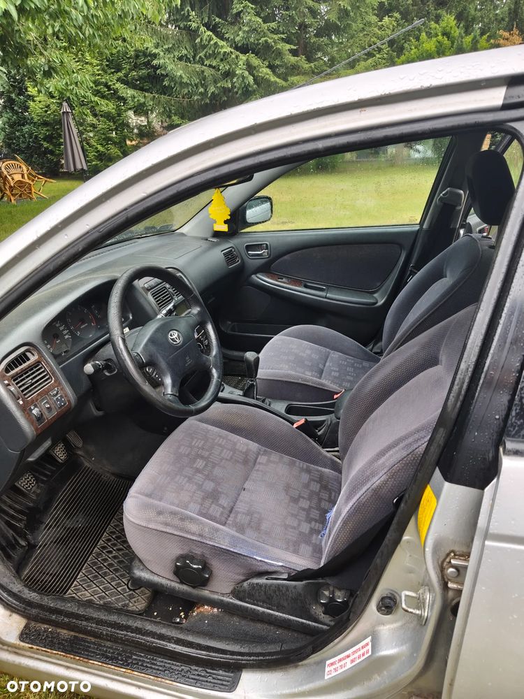 Toyota Avensis - 5
