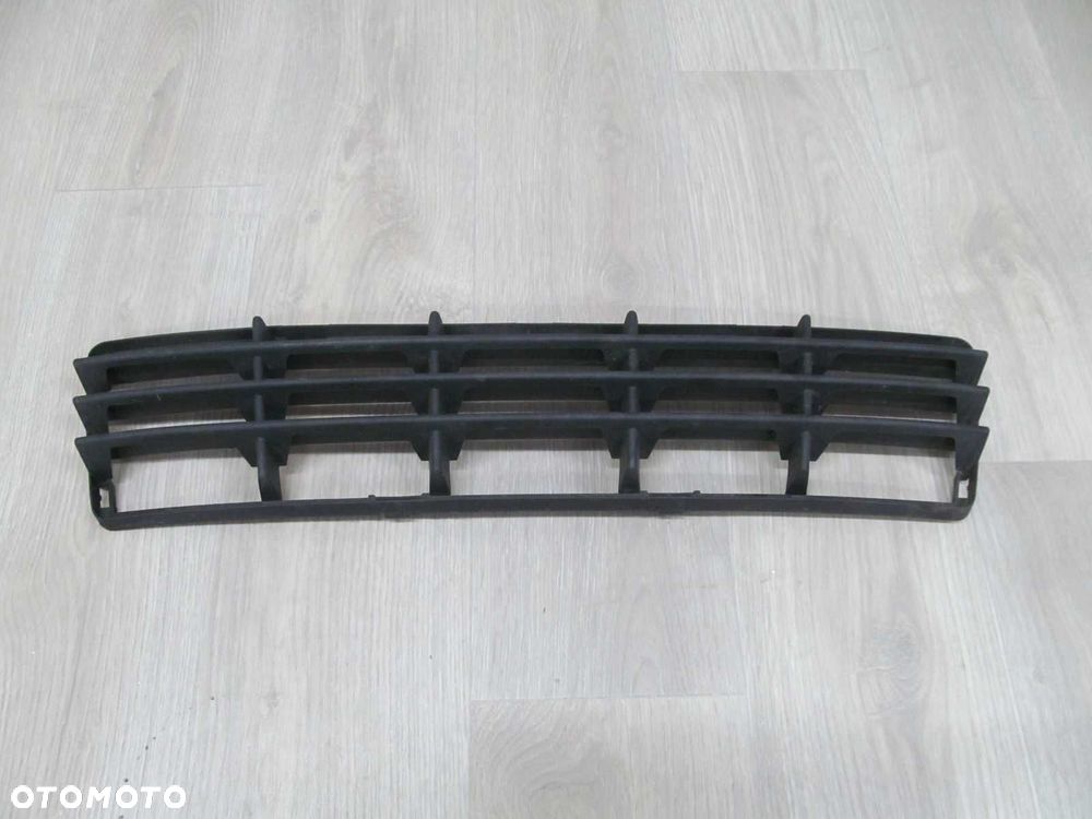 VOLVO S40 V50 04-07 KRATKA ATRAPA ZDERZAKA SRODKOWA 30657006 - 1