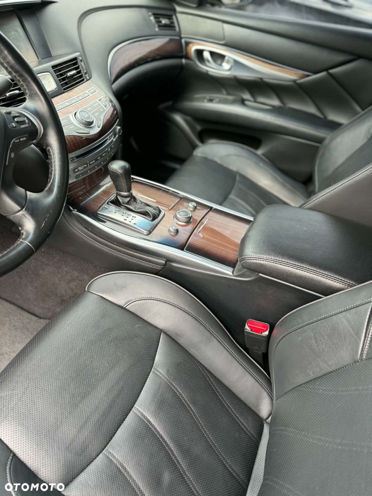 Infiniti Q70 - 17