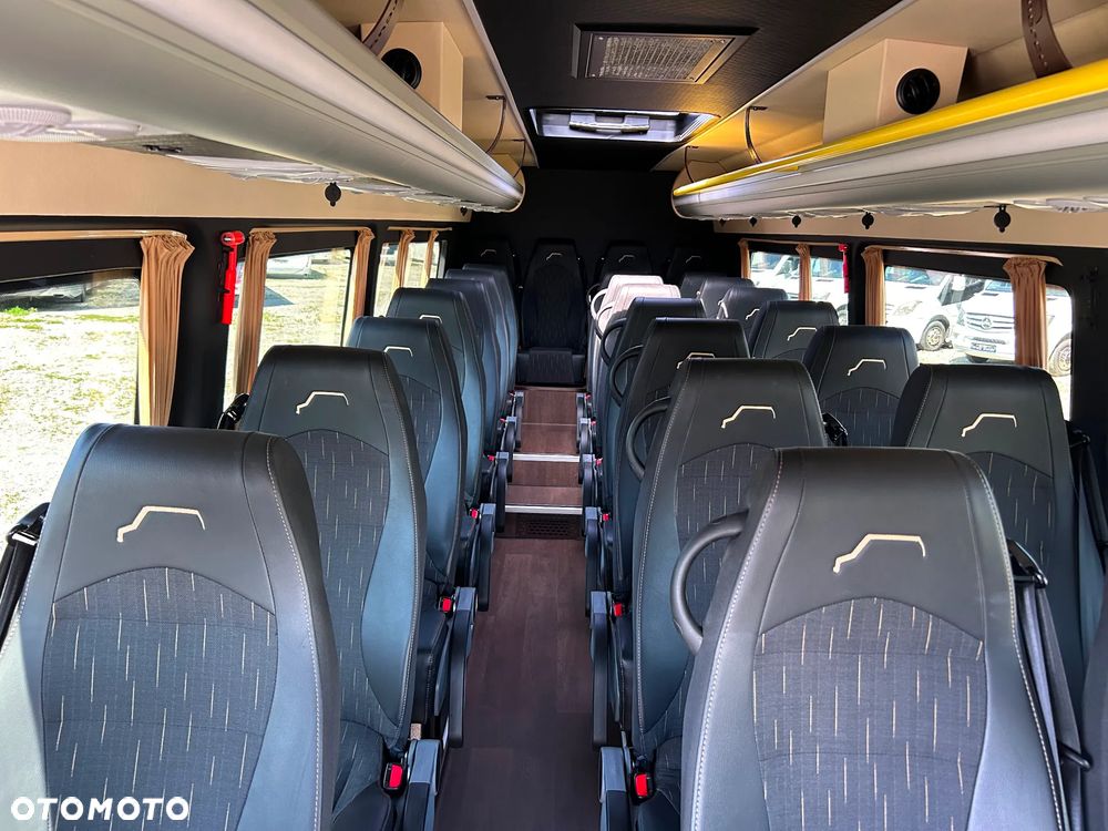 Mercedes-Benz Sprinter 517 - 19