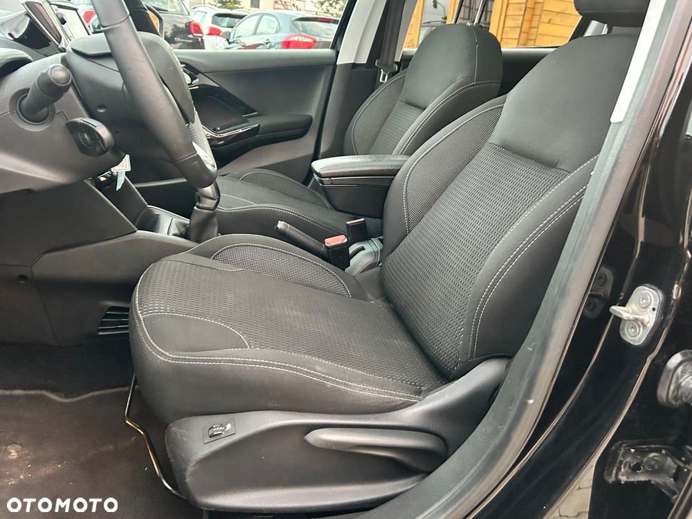 Peugeot 208 1.2 VTi Allure - 20