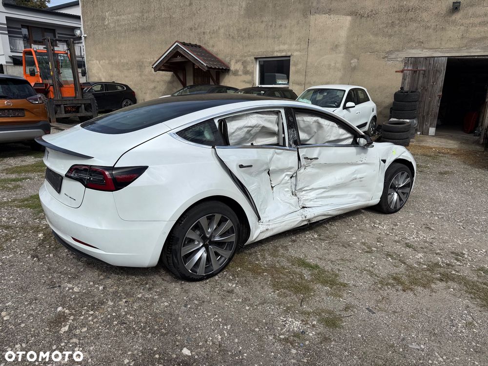 Tesla Model 3 - 10