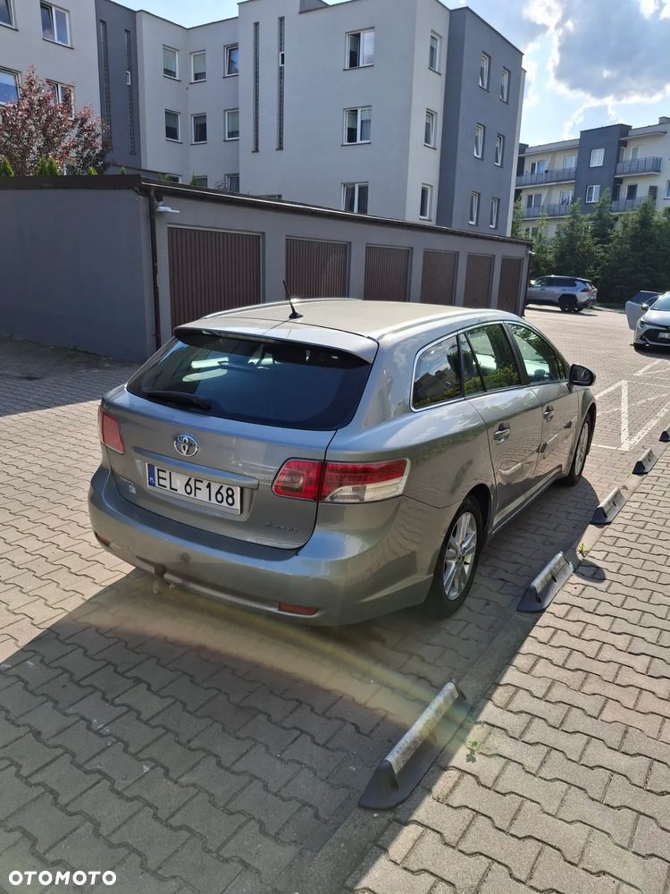 Toyota Avensis 1.8 Sol - 3