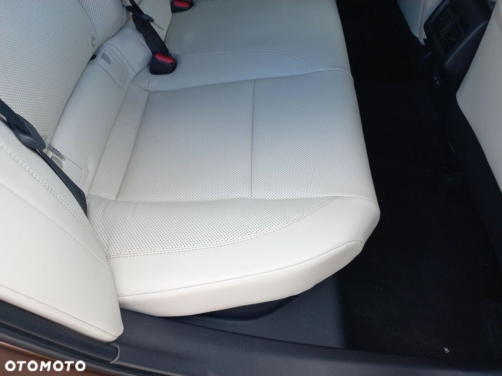 Toyota Camry - 12