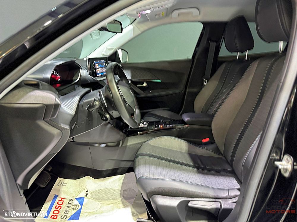 Peugeot 2008 1.2 PureTech Allure EAT8 - 17