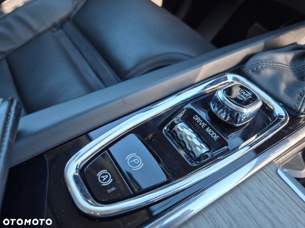 Volvo XC 60 D4 Geartronic Inscription - 36