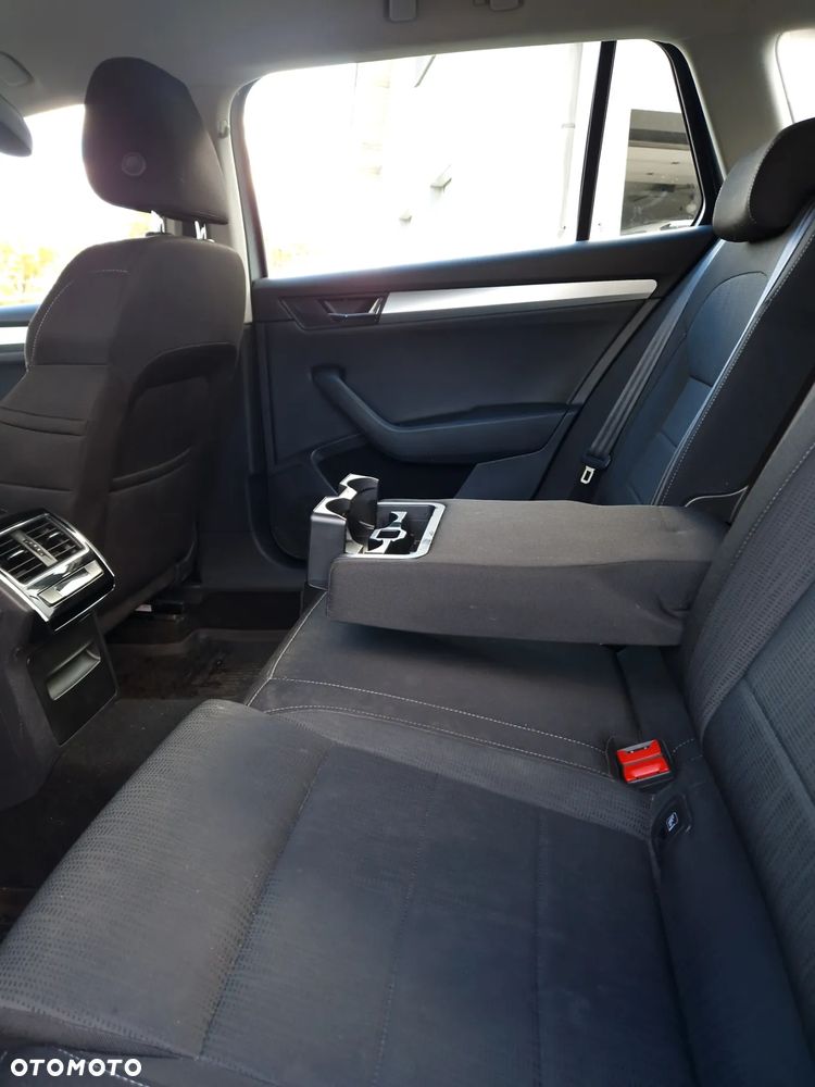 Skoda Superb 2.0 TDI Active DSG7 - 9