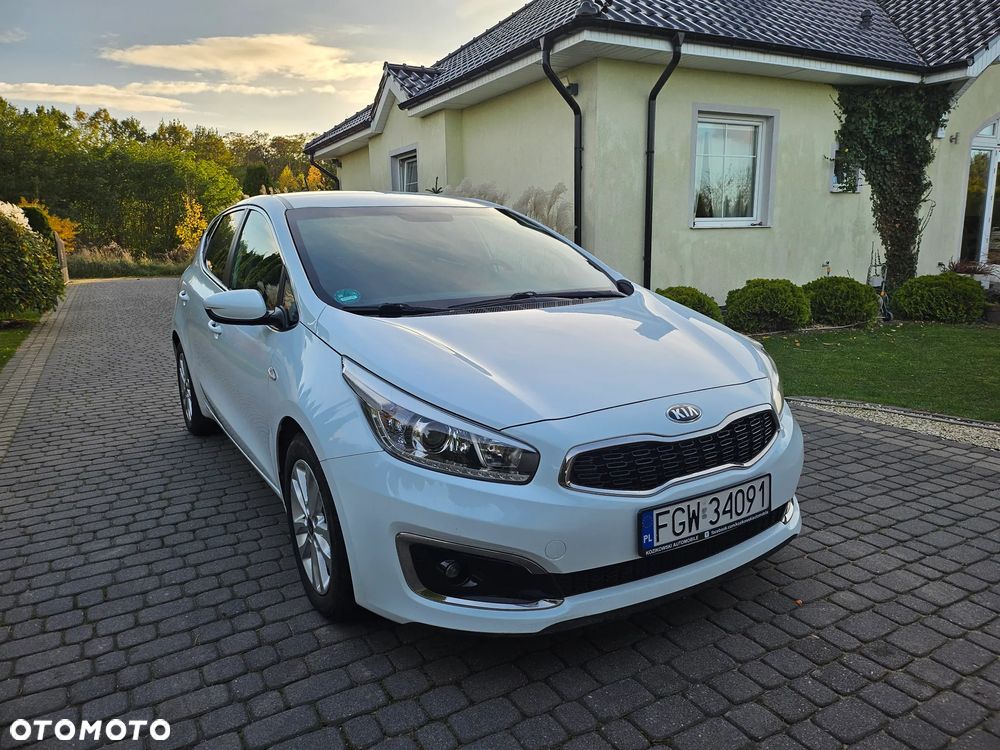 Kia Ceed 1.6 CRDi 136 ISG Dream Team Edition - 3