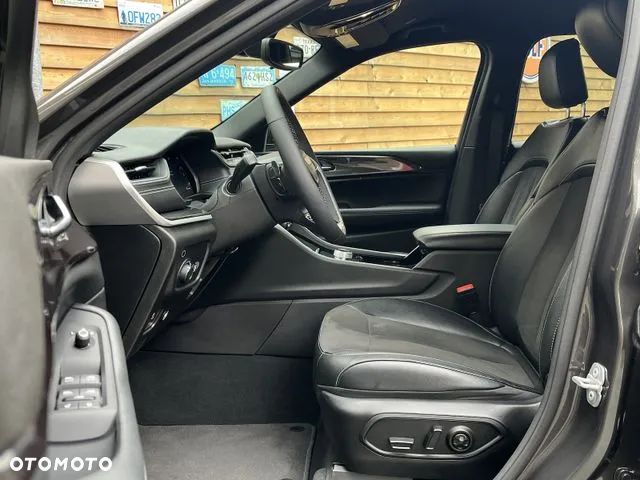 Jeep Grand Cherokee - 15