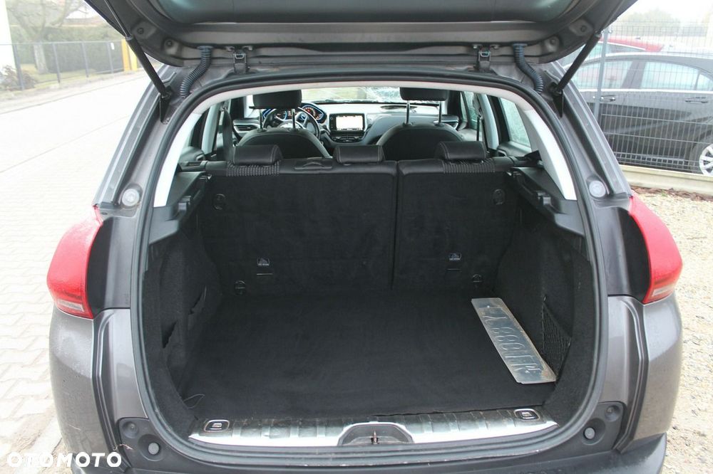 Peugeot 2008 - 12
