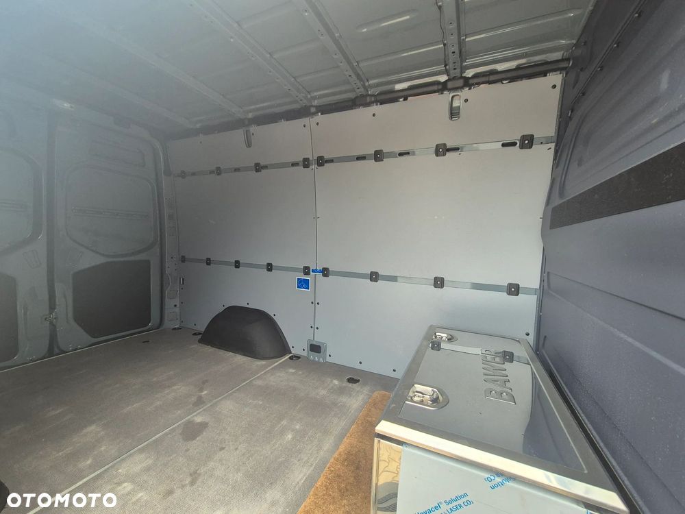 Mercedes-Benz Sprinter - 14