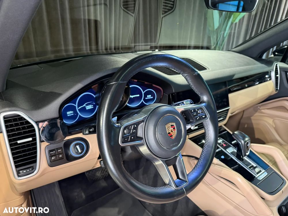 Porsche Cayenne - 12