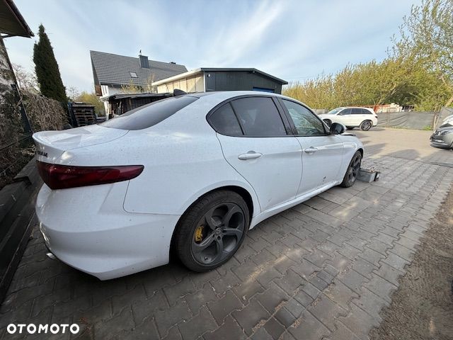 Alfa Romeo Giulia 2.0 Turbo 16V AT8 Veloce - 3