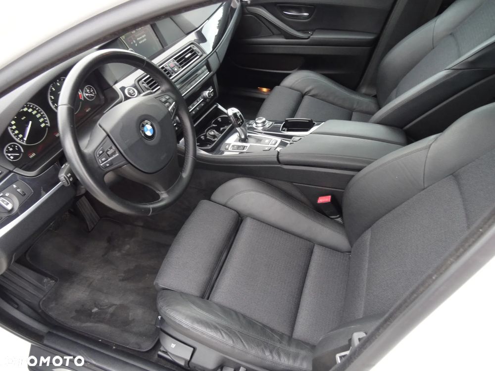 BMW Seria 5 520i Sport-Aut - 11