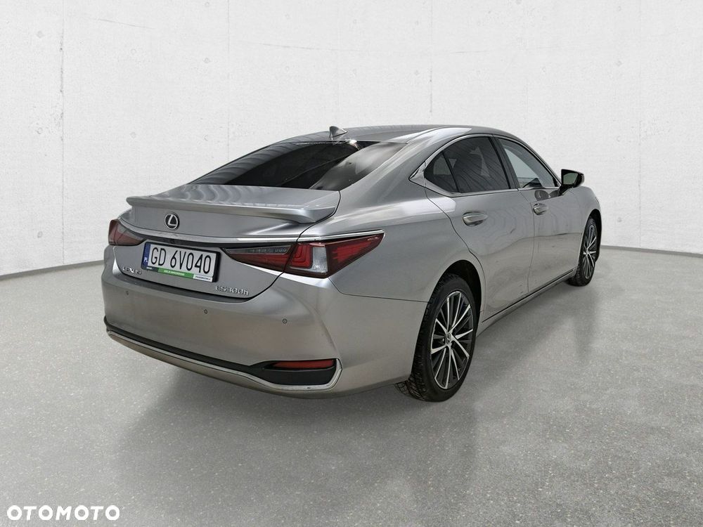 Lexus ES - 7
