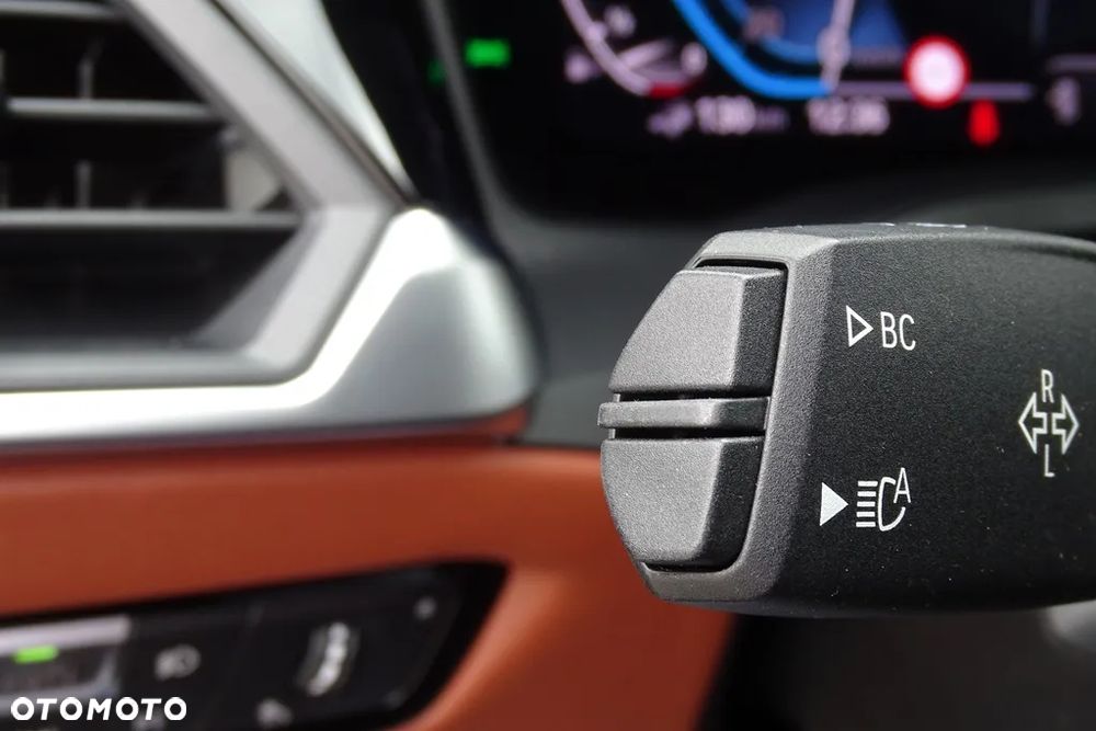 BMW Seria 3 320e M Sport - 36