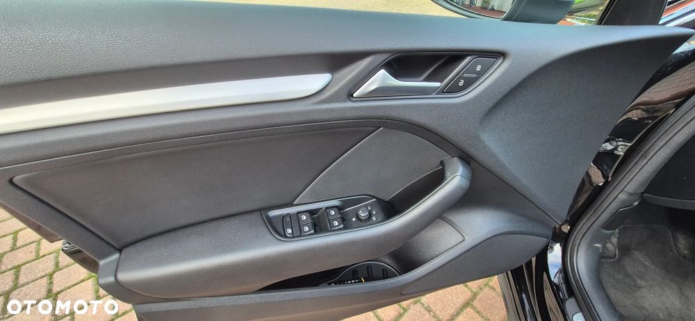 Audi A3 Sportback 2.0 TDI (clean diesel) S tronic S line Sportpaket - 32
