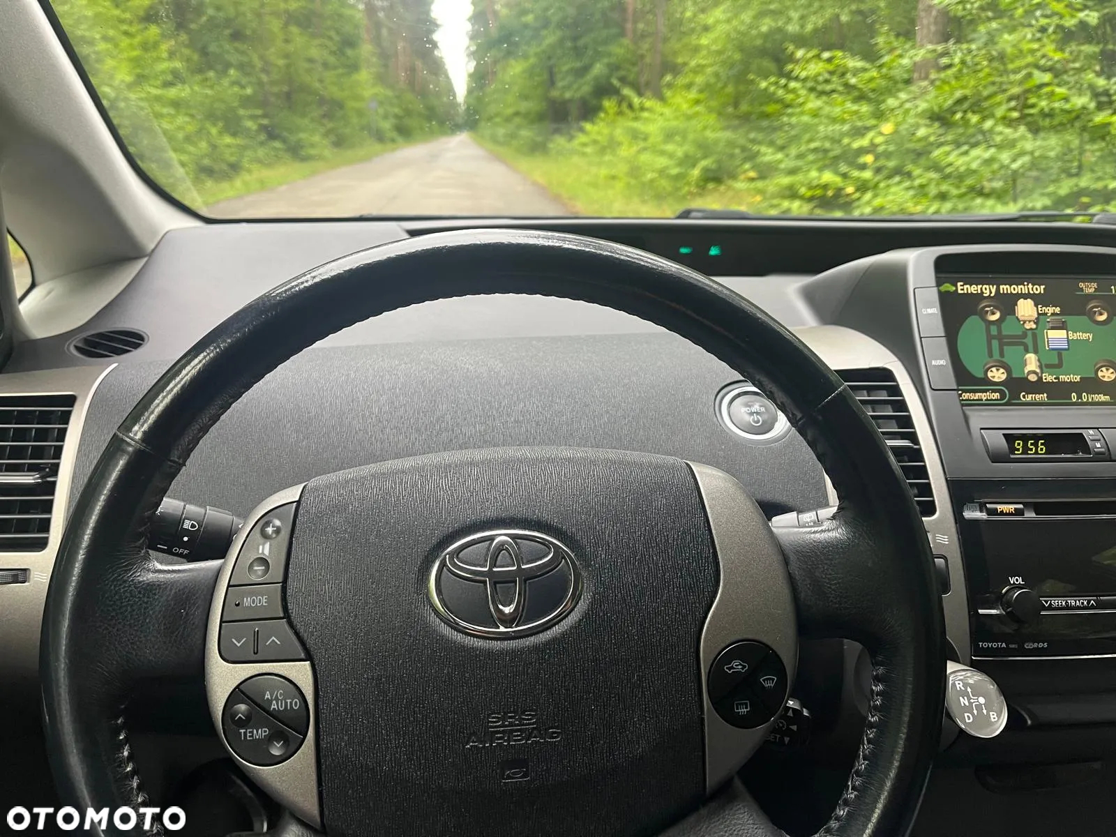 Toyota Prius (Hybrid) Sol - 13
