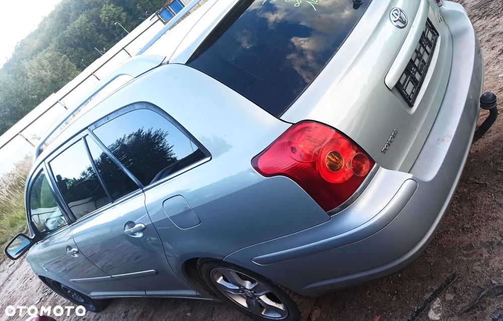 TOYOTA AVENSIS T25 2.0 BENZYNA 140KM - 5