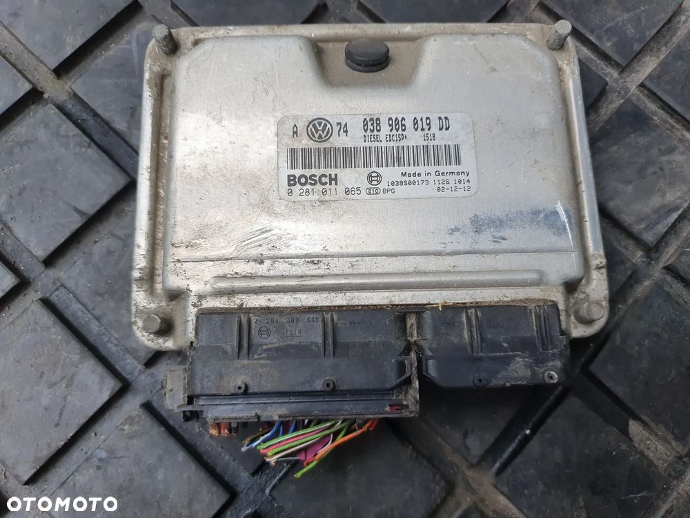 KOMPUTER STEROWNIK SILNIKA VW BORA 1,9 TDI 038906019DD 0281011065 - 1