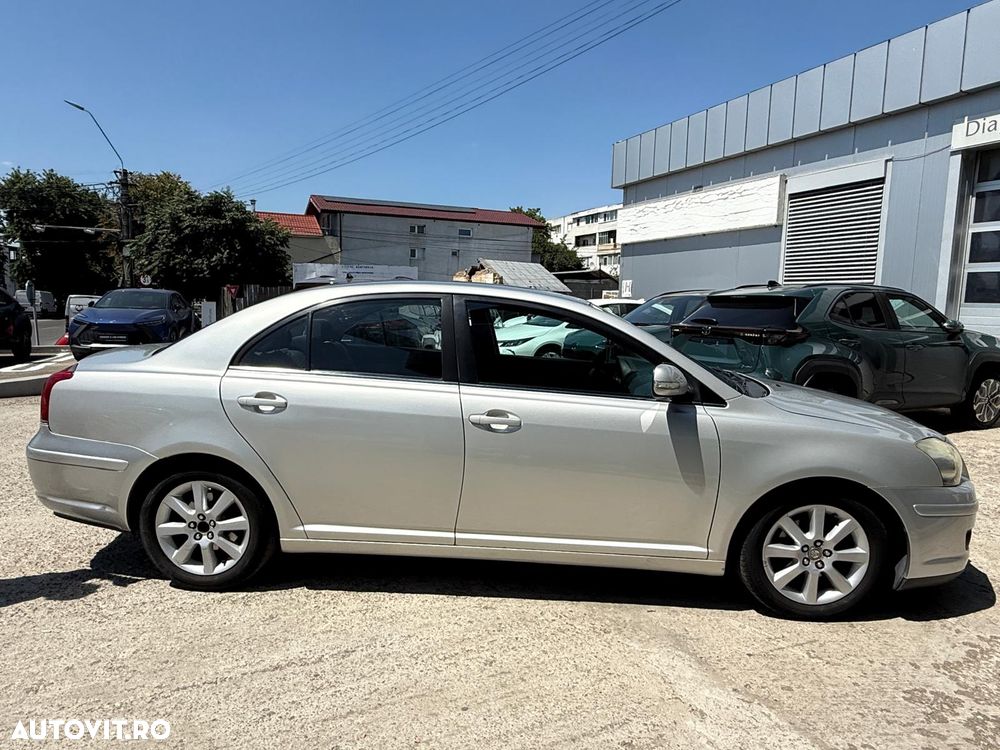 Toyota Avensis 1.6 Sedan Terra - 6