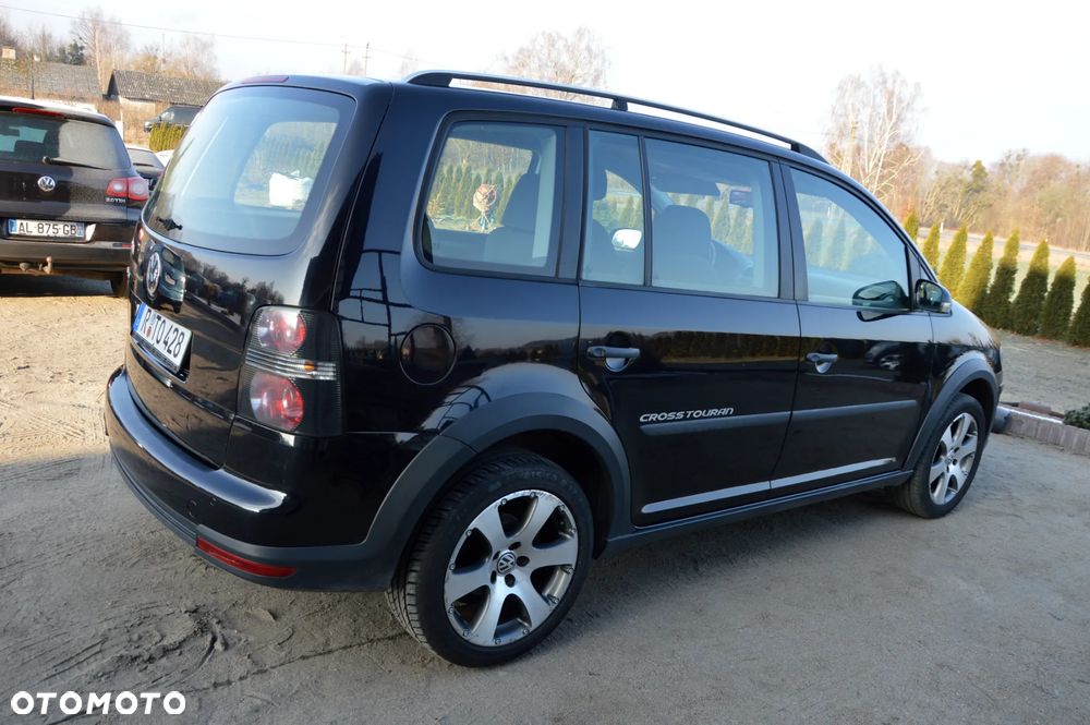 Volkswagen Touran 2.0 TDI DPF Cross - 15
