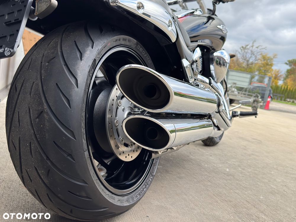 Suzuki Intruder - 18