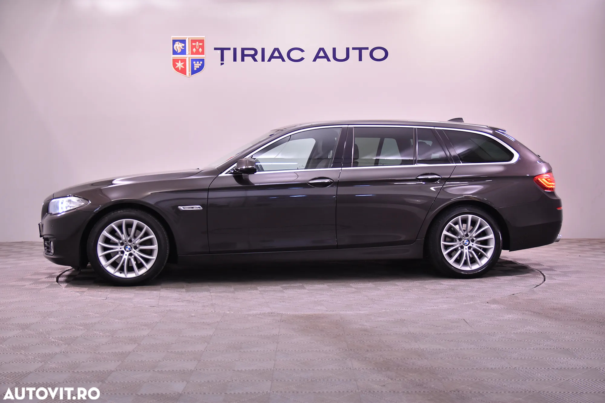 BMW Seria 5 520i Touring Aut. - 2