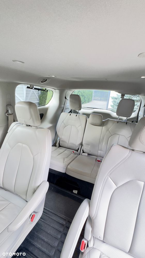 Chrysler Pacifica - 21