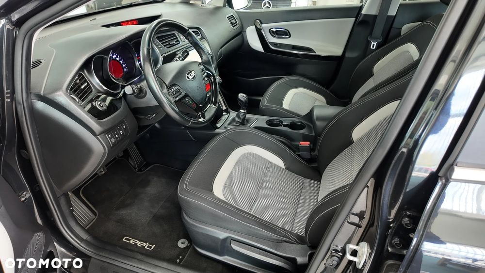 Kia Ceed 1.6 GDI Dream-Team Edition - 12