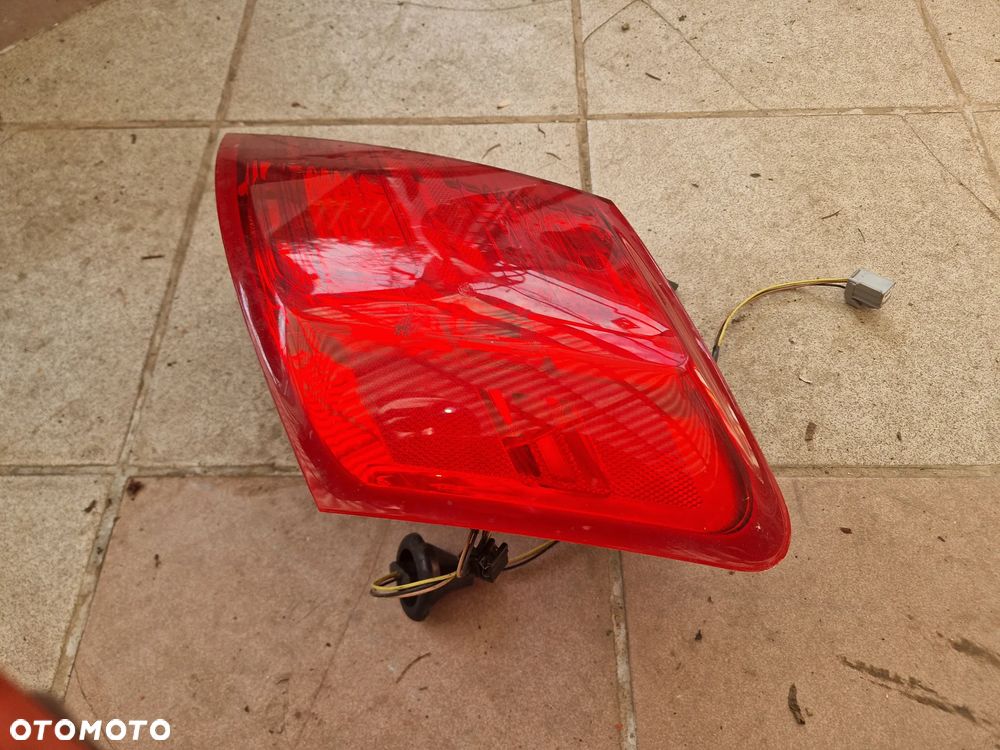 Ford Taurus Tylna Lampa 2015 - 4