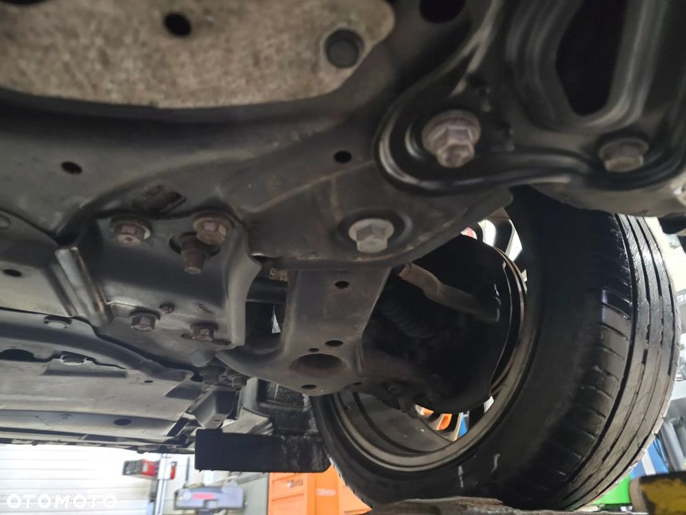 Toyota Avensis 1.8 Executive - 36