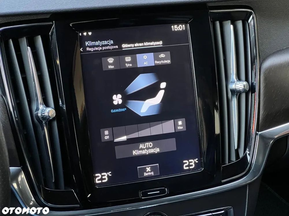Volvo V90 Cross Country - 36