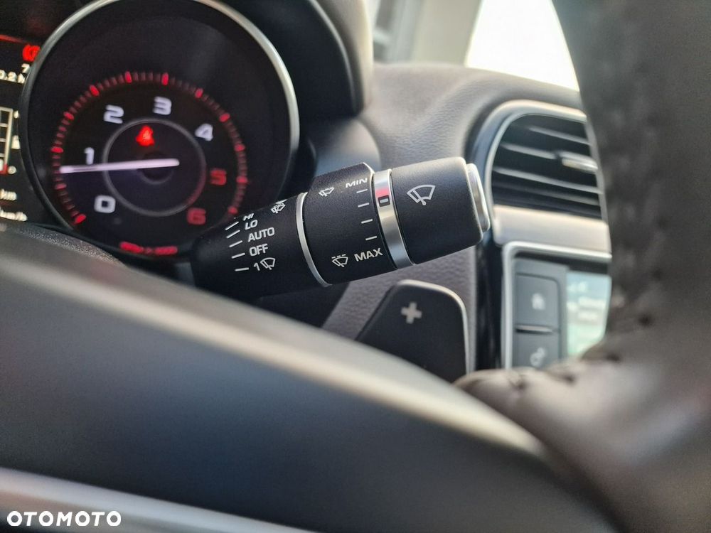 Jaguar XE 20d Prestige - 32
