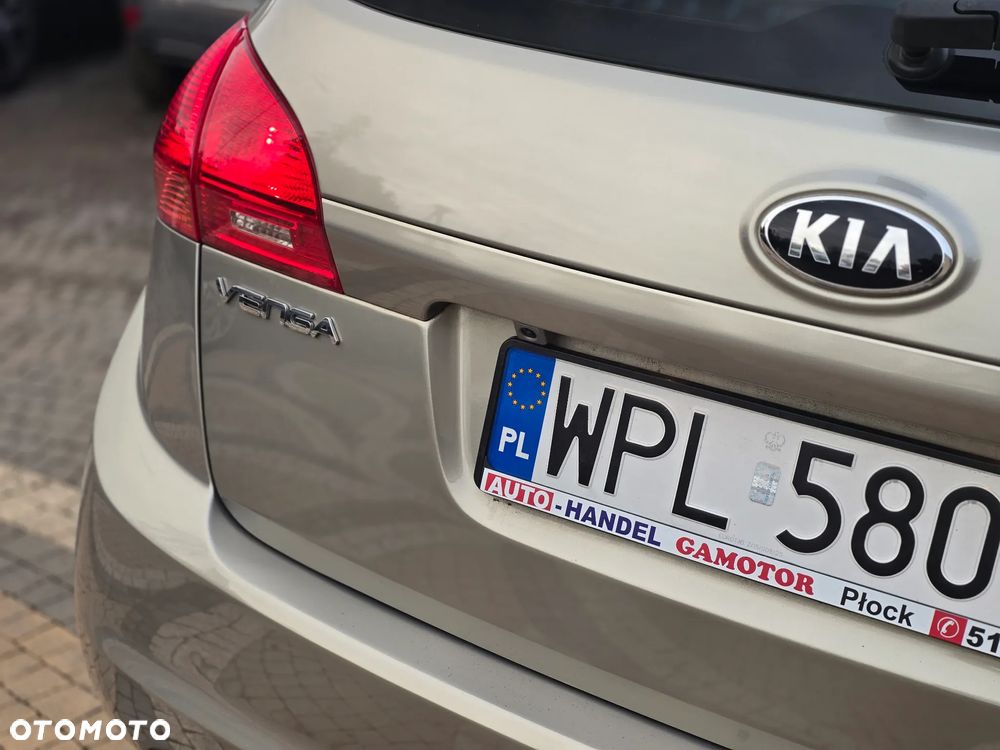 Kia Venga - 8